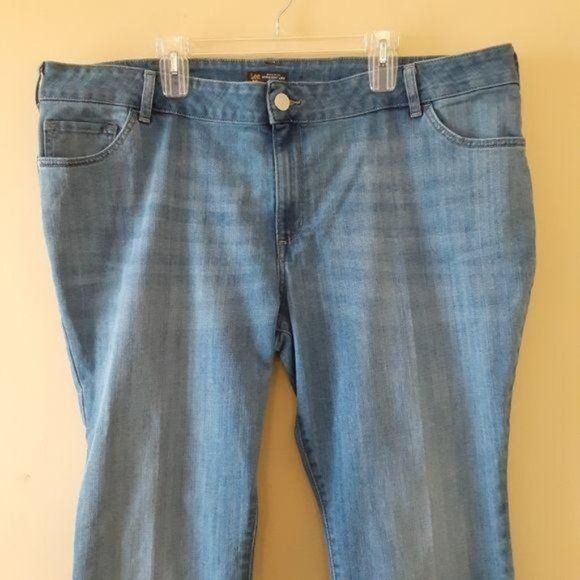 Lee Sz 26 4X Plus Size Relaxed Straight Leg Mid Rise Medium Wash Jeans - Picture 3 of 7